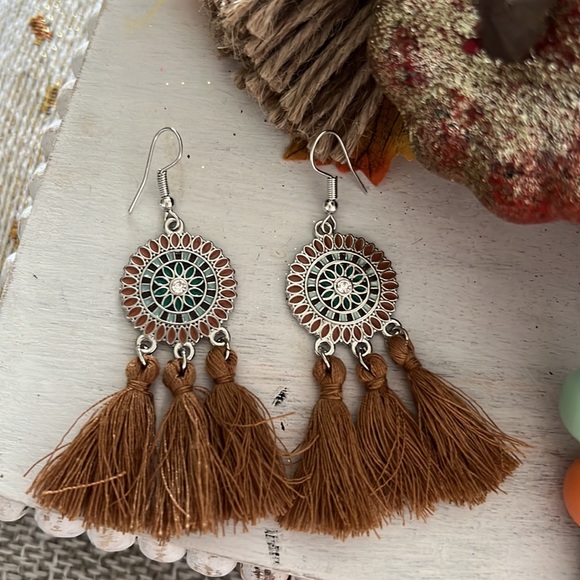 NIP Boho Western Tribal Tassel Dangling Earrings - Picture 2 of 4